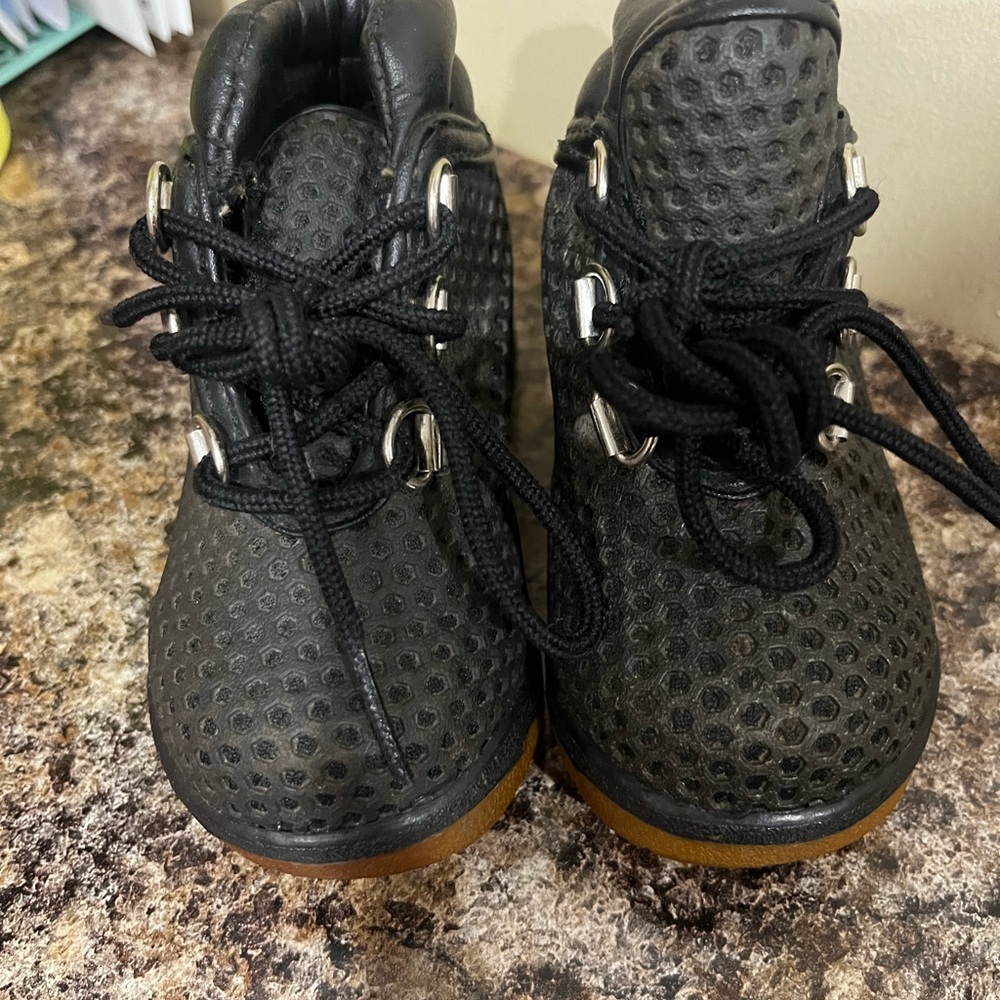 Children's Black Textured Timberland Lace-Up Boots